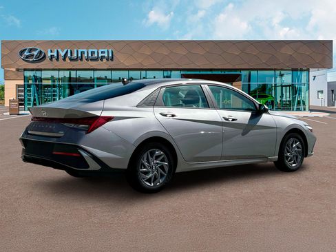 New 2025 Hyundai Elantra Blue image 8
