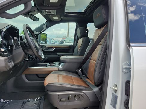 Used 2024 Chevrolet Silverado 2500 High Country w/ High Country Premium Package AWD/4WD image 18