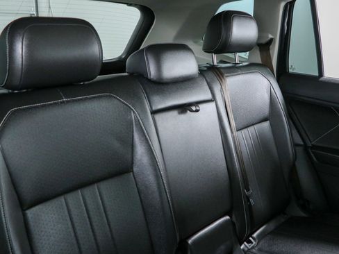 Used 2022 Volkswagen Tiguan SE w/ Panoramic Sunroof Package AWD/4WD image 28