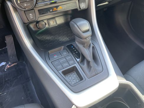 Certified 2025 Toyota RAV4 XLE AWD/4WD image 25