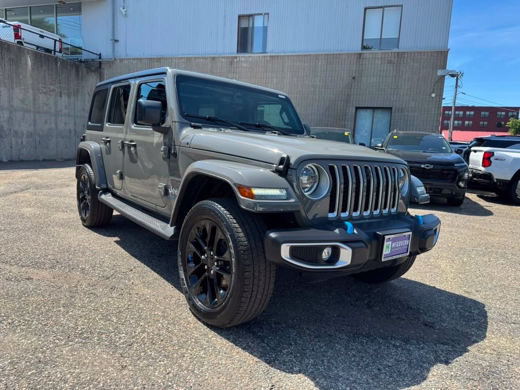 Used 2023 Jeep Wrangler Unlimited Sahara w/ Cold Weather Group AWD/4WD image 9
