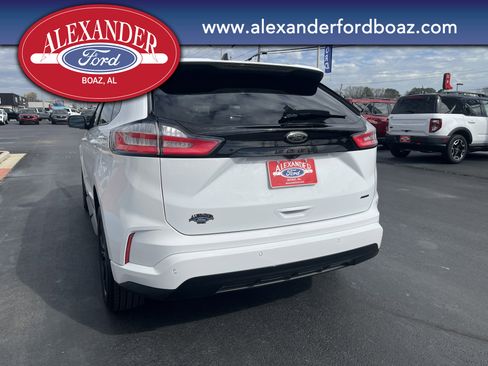 Used 2022 Ford Edge SE w/ Black Appearance Package image 6
