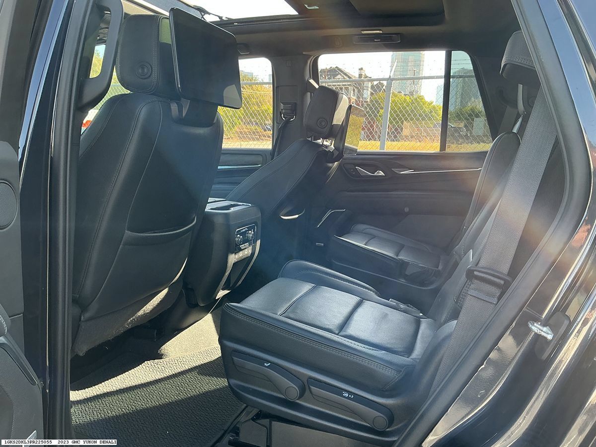 Used 2023 GMC Yukon Denali AWD/4WD image 9