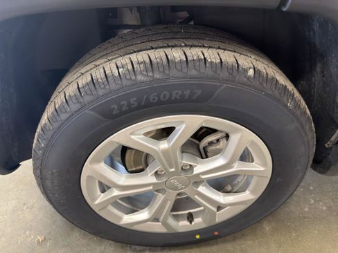 Used 2024 Jeep Compass Latitude AWD/4WD image 14