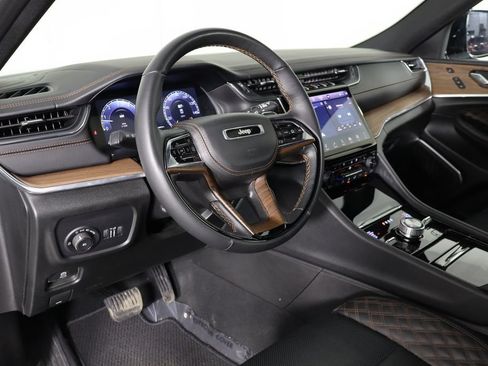 Used 2025 Jeep Grand Cherokee Summit AWD/4WD image 28