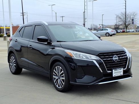 Used 2023 Nissan Kicks SV image 6