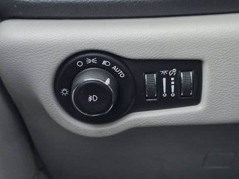 Used 2017 Chrysler Pacifica Limited w/ UConnect Theater Package FWD image 23