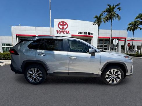 Used 2021 Toyota RAV4 XLE Premium AWD/4WD image 4