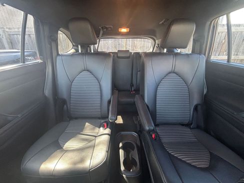 Used 2025 Toyota Highlander XSE AWD/4WD image 38