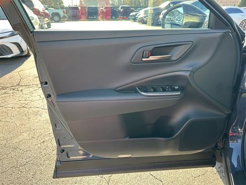 Used 2026 Toyota Crown XLE image 11