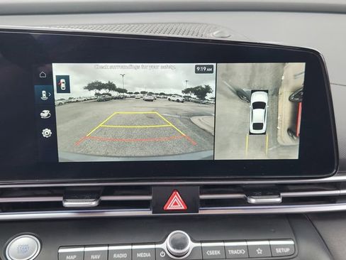 Used 2024 Hyundai Elantra Limited image 13