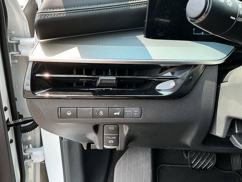 Certified 2025 Nissan Murano SL w/ Cargo Package AWD/4WD image 13