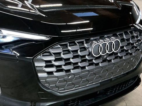 Certified 2025 Audi Q5 Prestige image 32