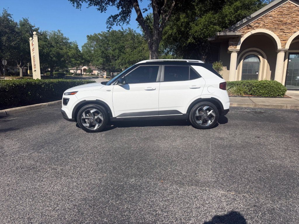 Used 2024 Hyundai Venue Limited FWD image 2