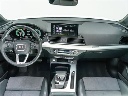 Used 2024 Audi Q5 e Premium Plus w/ Premium Plus Package AWD/4WD image 19