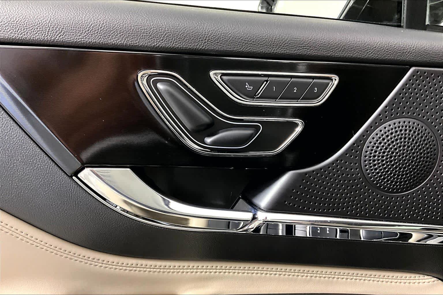 Used 2025 Lincoln Corsair FWD image 33