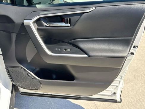 Used 2021 Toyota RAV4 XLE Premium image 13