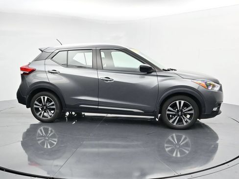 Used 2019 Nissan Kicks SR w/ SR Premium Package FWD image 9