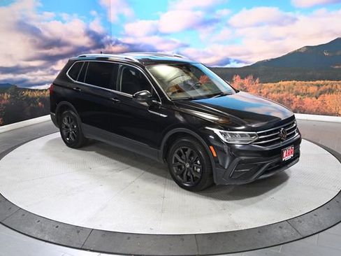 Used 2024 Volkswagen Tiguan SE image 1