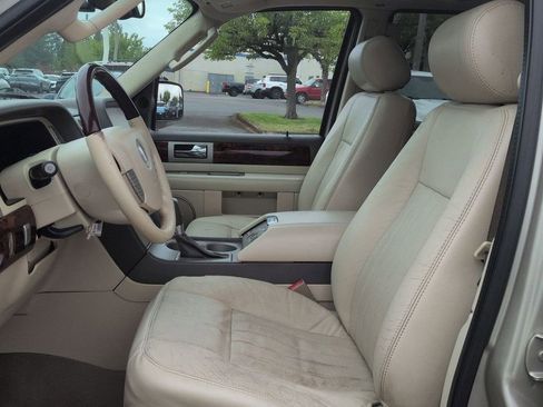Used 2004 Lincoln Navigator Luxury AWD/4WD image 12