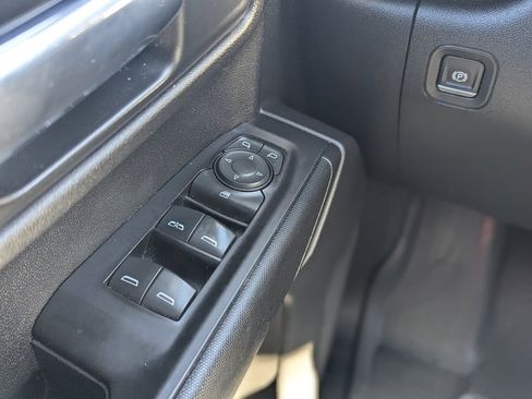 Used 2021 Chevrolet Silverado 1500 Custom image 32