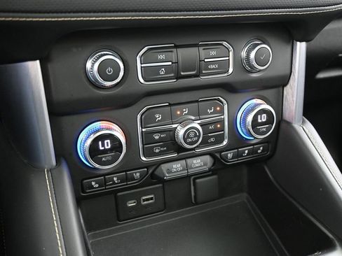 Used 2021 GMC Yukon SLT w/ SLT Premium Package image 22