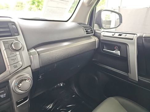 Used 2016 Toyota 4Runner SR5 Premium AWD/4WD image 27