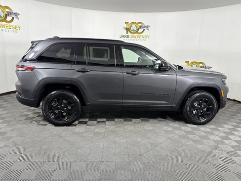 New 2025 Jeep Grand Cherokee Altitude image 11