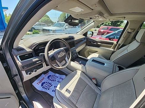 Used 2023 GMC Yukon Denali w/ Advanced Technology Package AWD/4WD image 2