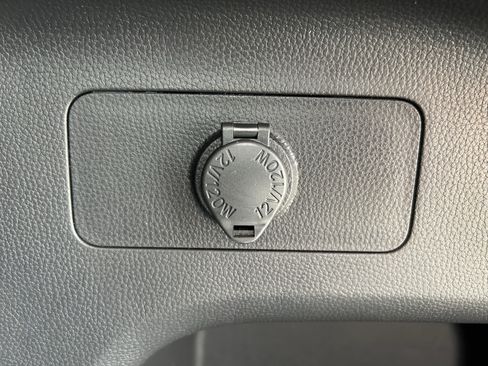 Used 2025 Toyota RAV4 XLE FWD image 21