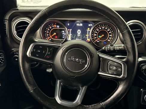 Used 2020 Jeep Wrangler Unlimited Sahara w/ Uconnect 4C Nav & Sound Group image 4