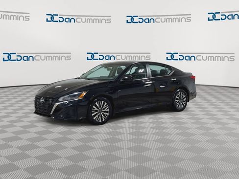 Used 2023 Nissan Altima 2.5 SV w/ SV Premium Package FWD image 4