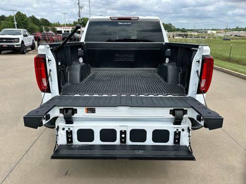 Used 2025 GMC Sierra 1500 SLT AWD/4WD image 23