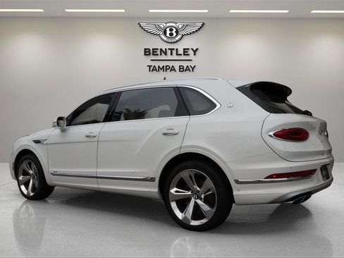 New 2025 Bentley Bentayga Extended Wheelbase image 3