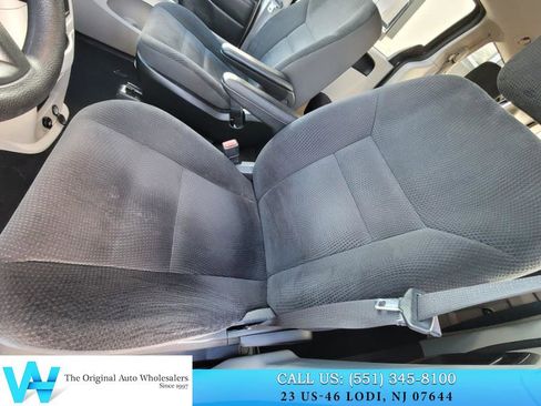 Used 2019 Dodge Grand Caravan SE w/ UConnect Hands-Free Group image 11