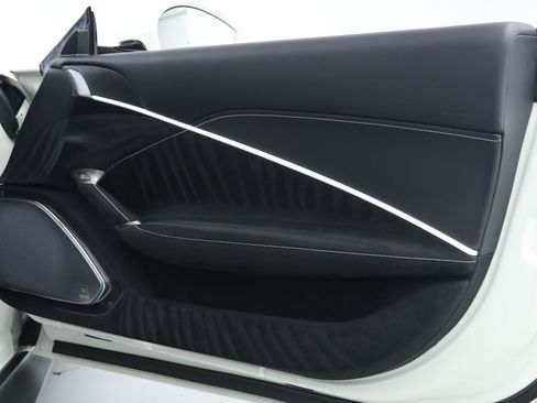 Certified 2025 Ferrari Roma Spider RWD image 20