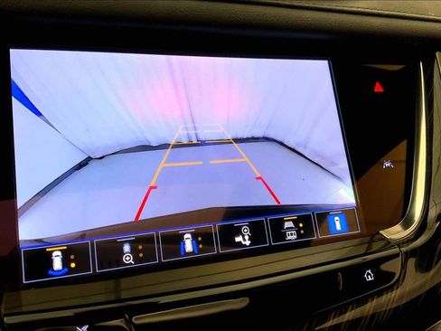 Used 2023 Cadillac XT6 Premium Luxury w/ Technology Package AWD/4WD image 17