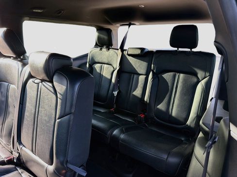 Used 2024 Jeep Wagoneer Series II w/ Flexible Seating Group AWD/4WD image 13