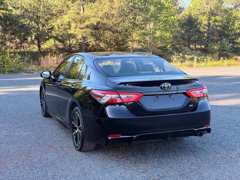 Used 2018 Toyota Camry SE FWD image 5