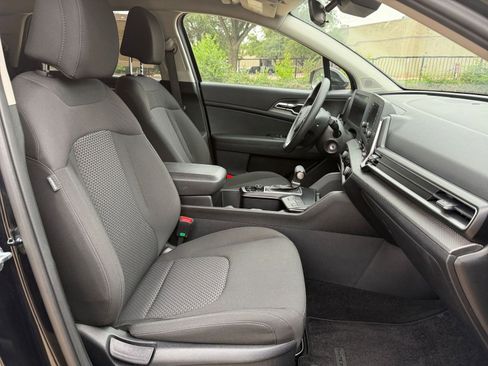 Used 2025 Kia Sportage LX FWD image 36