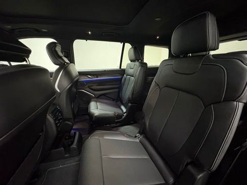 New 2025 Jeep Grand Cherokee L Overland w/ Luxury Tech Group IV image 19