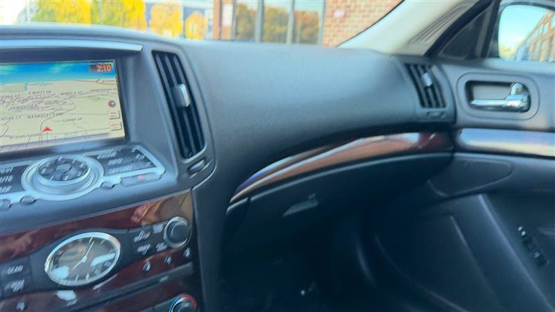 Used 2014 INFINITI Q60 Sport Convertible w/ Premium Package RWD image 25
