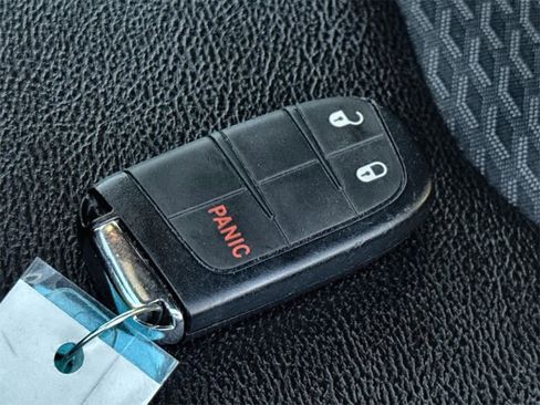 Used 2024 Jeep Compass Latitude image 23