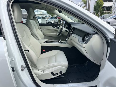 Certified 2025 Volvo XC60 T8 Plus w/ Protection Package Premier image 25