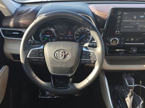 Used 2021 Toyota Highlander XLE FWD image 12