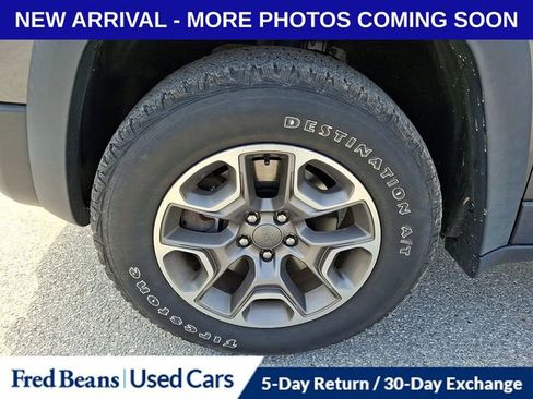 Used 2020 Jeep Cherokee Trailhawk w/ Cold Weather Group AWD/4WD image 30