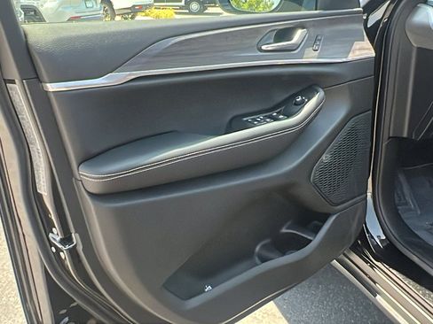 New 2025 Jeep Grand Cherokee L Limited w/ Luxury Tech Group II image 13