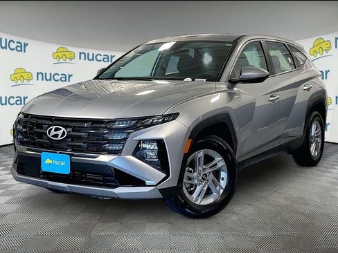 Used 2025 Hyundai Tucson SE AWD/4WD image 3