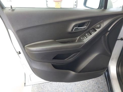 Used 2017 Chevrolet Trax LS AWD/4WD image 9