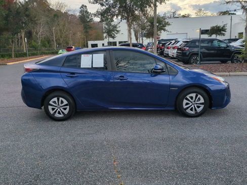 Certified 2016 Toyota Prius Three image 4